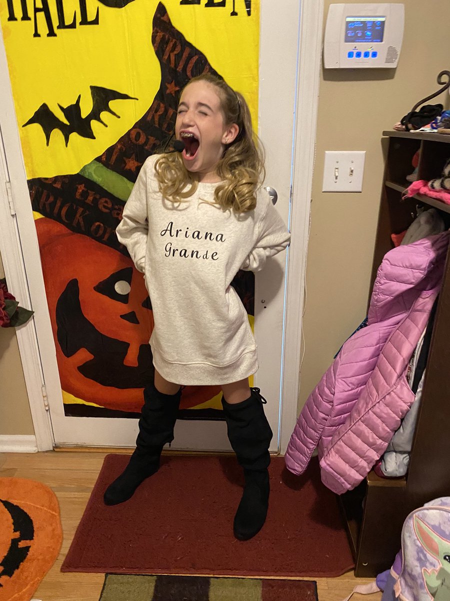 KristinRNFranks's tweet photo. My 9yo daughter just HAD to be her favorite singer @ArianaGrande for Halloween! She looks pretty legit! https://t.co/PMqOVLePNG