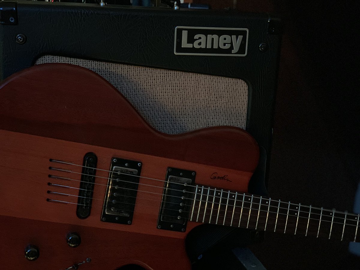 mulierke77's tweet photo. @Klisse @mobydacat @PedroDendooven #defvalue #deerlijkontpopt #rocknroll @laneyamps @GodinGuitars #301021 https://t.co/ZZmIlhBWdp