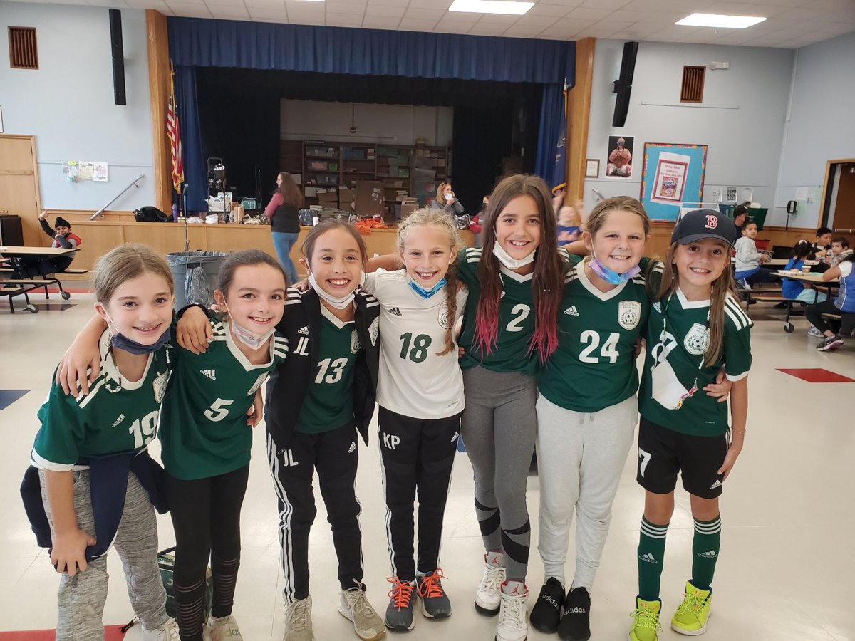 mrs_murtagh's tweet photo. Day 4 of #RedRibbonWeek2021 we are teaming up against drugs! So many team players out at Stokes School today!👏🏽🐾❤️@WeRStokes https://t.co/cZdpau4MJ1
