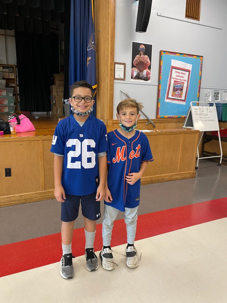 mrs_murtagh's tweet photo. Day 4 of #RedRibbonWeek2021 we are teaming up against drugs! So many team players out at Stokes School today!👏🏽🐾❤️@WeRStokes https://t.co/cZdpau4MJ1