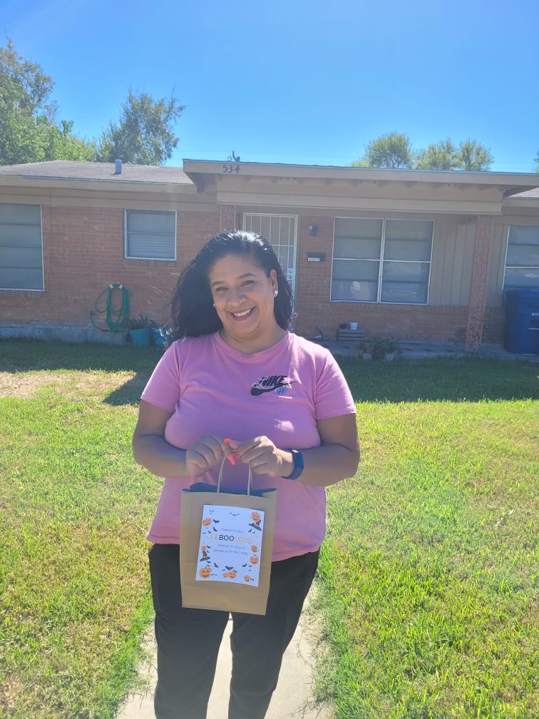 SA7CLG's tweet photo. Thank you to all our SA7 managers for making our WAH reps feel special.  They sure did enjoy their AT&amp;T goodie bags. @GarciaBeProud #SA7CLG #customerserviceweek2021 https://t.co/fat4lucJkS