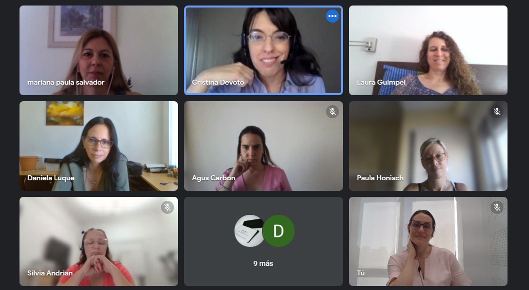 WomenCompliance's tweet photo. 📢 En el día de ayer tuvimos nuestro #EncuentroWIC del mes de octubre, en el cual estuvimos conversando sobre  
¿Cómo creamos experiencias de aprendizaje significativo en contextos desafiantes?
Este encuentro tuvo como oradora a @DevotoCV https://t.co/OeSURg0QoD