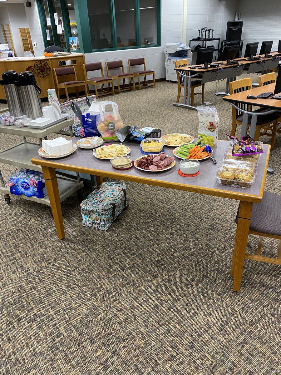 Denise_Short3's tweet photo. Food is always a huge hit for the long day of data meetings. https://t.co/rlHo5VxpsF