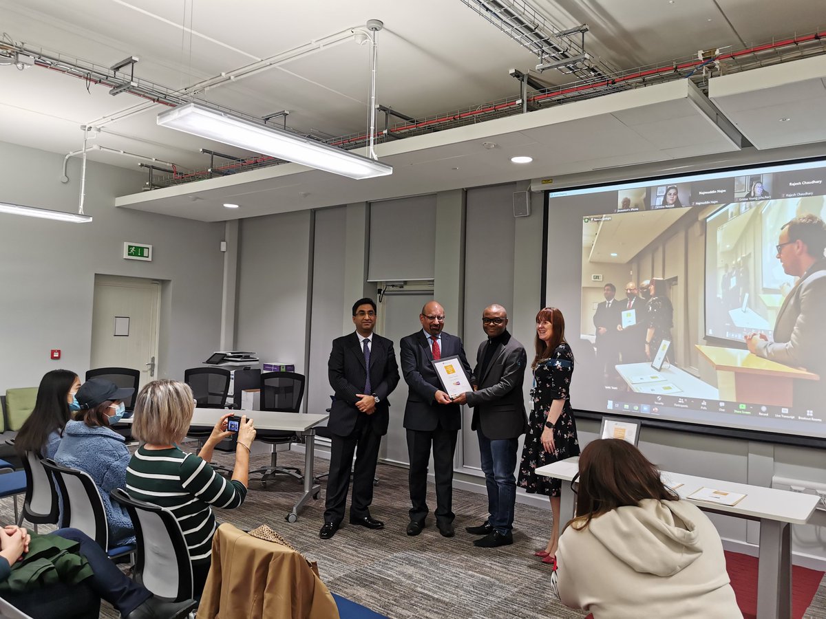 cuulkandy's tweet image. Accepting the Global Changemaker Awards 2021 #uniofbradford#uobjusticesoc