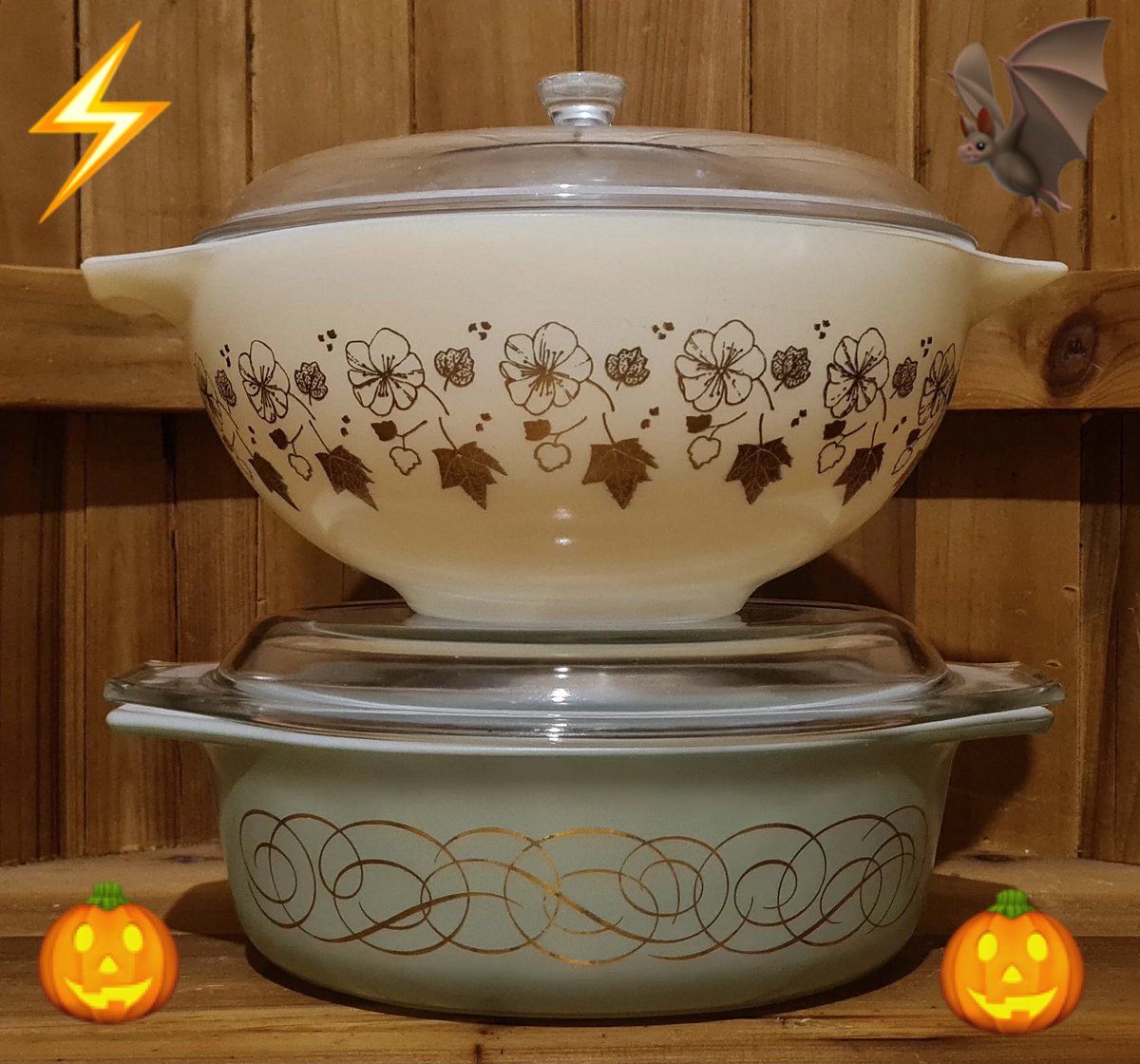 PartyPyrex's tweet photo. Thursday’s #PyrexPickMeUp is this beautiful blue Barcode, floating around with some spooky little pals at https://t.co/gej0YpjsaV! #VintagePyrex https://t.co/NoQK13f37L