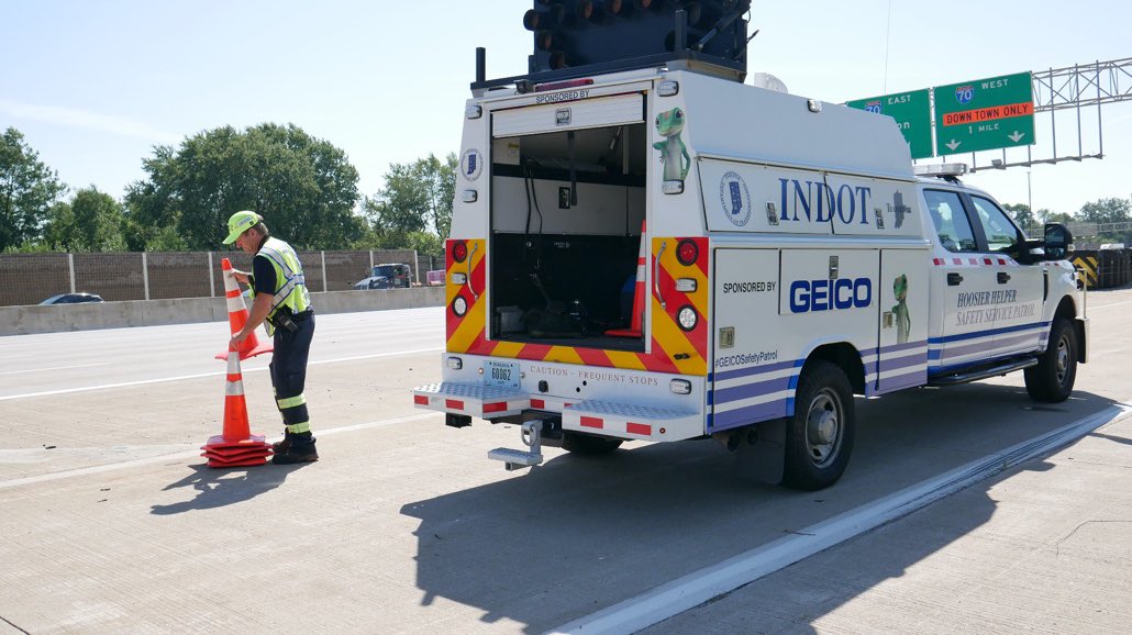 INDOTNorthwest's tweet photo. Today is National First Responders Day where we honor the people who act quickly when an emergency is at hand. We recognize the INDOT Hoosier Helpers sponsored by @GEICO who are often first on scene and ready to lend a helping hand. #moveover #GEICOSafetyPatrol #HoosierHelpers https://t.co/QrWGQgHWoq