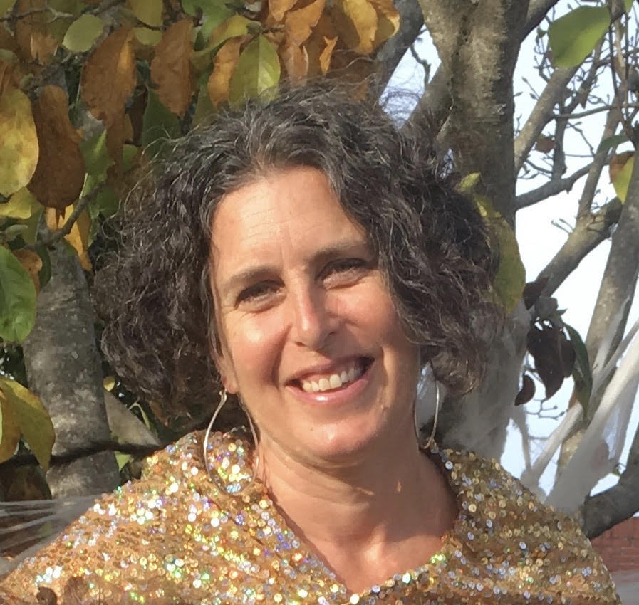 DederichLeda's tweet photo. 1/3 From Leda's husband, Andy Gaines:

Dear friends and loved ones, on Dec 11, our beloved Leda breathed her last breath. Diagnosed nearly five years earlier with Stage IV metastatic breast cancer, Leda drew on her core optimism and joy to embrace each day as fully as possible. https://t.co/92yM336j8Z