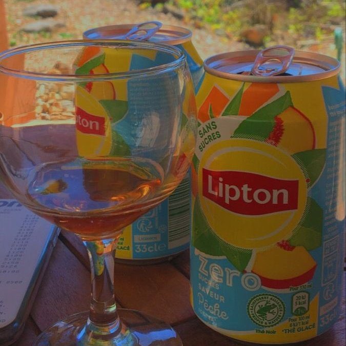 ✨ Sushi + iced tea. 

   ➵ Dᥱ: liv. 
   ➵ Pᥲrᥲ: @arataxias 

❛Mi querido Dai, espero tu día mejore, tu cielo brille, tu animo sea el mejor y todo vaya bien, ojalá tengas la mejor de las suertes en todo.  Ten un día precioso, lunita.