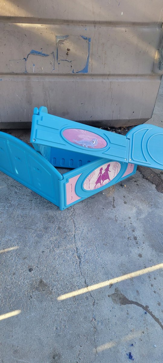 grimaether_'s tweet photo. Sure your 2 year old may color on the walls and spill drinks, but have they torn apart their bed with their bare fucking hands? Cuz my daughter did 🤦‍♂️🙃💸 https://t.co/Ws9bUoE1b0