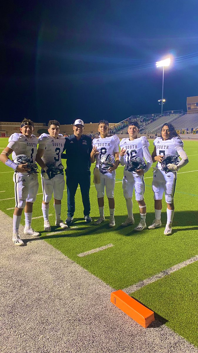 CoachJerryLopez's tweet photo. Special group Im having a privilege to coach! keep doing your job and everything will fall into place! #letitfly #yo11 @USPanthers @ClaraLMTsports @lmtnews @LaredoSportsX https://t.co/GWUFNjTwRB