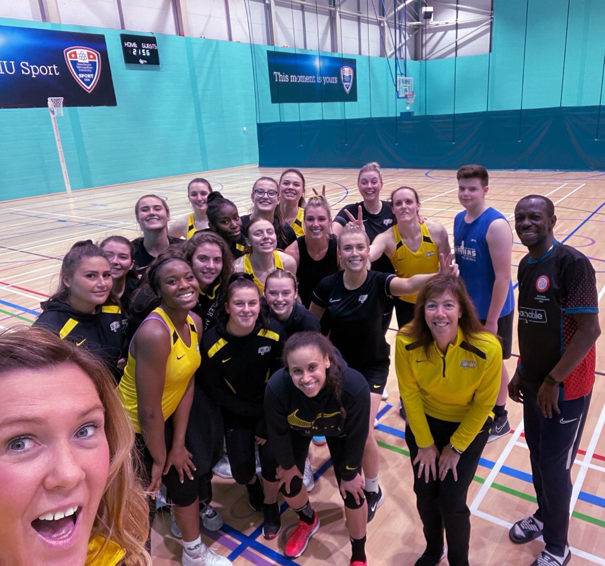 kjgreigy's tweet photo. And that’s it … @thundernetball are @Fast5allstars ready…welcome @SimoneRabie 🇿🇦 @Netball_SA , and a big thanks to @James_F123 &amp; Kareem from @MensNw for training with us tonight ! 💛🖤 #fastfive #longbombs #goldenbuzzer https://t.co/yKMeYJaFsq