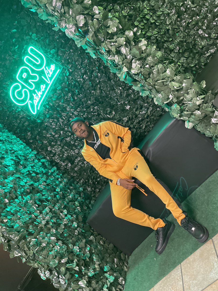 DJ_Finesse478's tweet photo. My get money gut got the girls fucking wit me💚
#ComeCatchaVibe
#CruLounge 🤟🏾 #TacoTuesday🌮 https://t.co/6xDy3swI7o