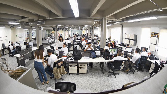CCConfeccion's tweet photo. Desde el sector de las confecciones extendemos un saludo afectuoso a los periodistas y casa de @elheraldoco #ElHeraldo88Años y los felicitamos por esa labor informativa y rigurosa que llevan desde hace casi un siglo. Gracias por compartir siempre nuestras historias @lupemouthon https://t.co/OwHsG0YqM1