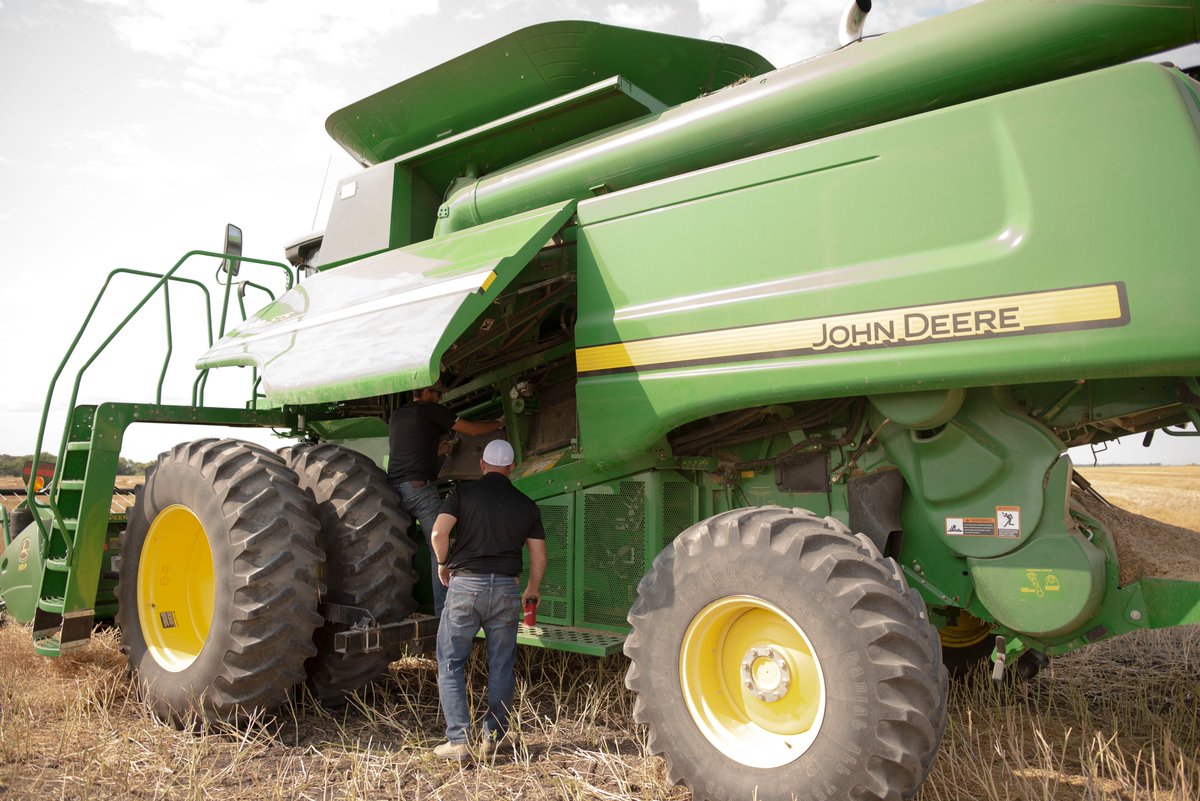 ThunderstruckAg's tweet photo. #TBT to last year! We took a weekend to set the @CopperheadAg #OneConcaveAllCrops. We always enjoy getting out and putting our products to the test. 

Another day in #CdnAg paradise! https://t.co/XfPmWzxPNW