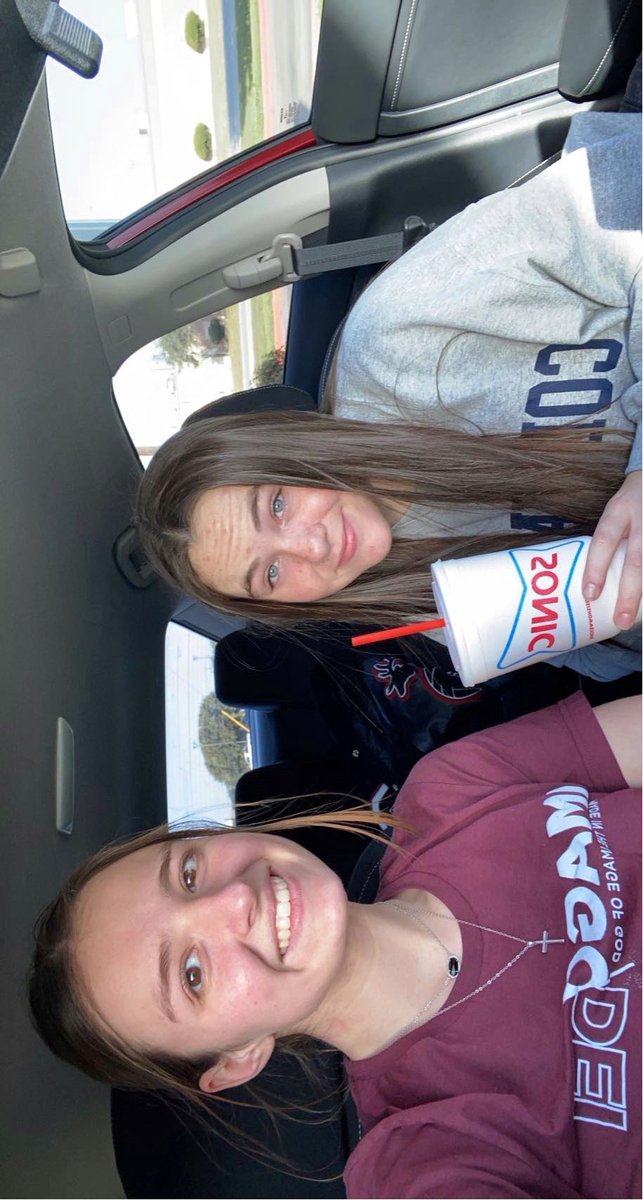 MalloryBrowder's tweet photo. Week nine buddy date w Emily! https://t.co/EwiMMWvEwz