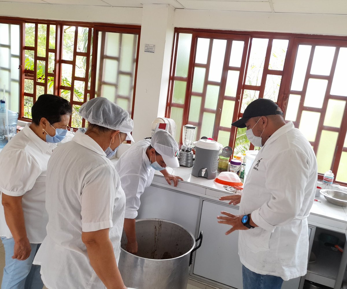 madis1010's tweet photo. Hoy desde La Asociación de Mujeres Cafeteras del Occidente del Huila, SBDC en articulación con Agrosena presta asesoría para la preparación  de vino de café @Lorenachala03 @jakelinesierra @senahuila @SENAComunica https://t.co/0IA0sEEJhP