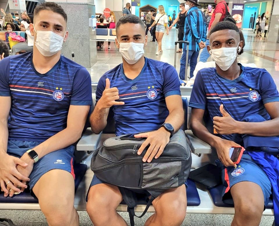 ecbahia's tweet photo. ✈️ Boa viagem, Esquadrão!
#PartiuRS #BrocaiPorNós 🔵🔴⚪ https://t.co/mCvtuevGfJ