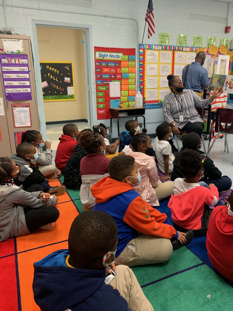 OakhavenElemen1's tweet photo. Ms. Birdsong's scholars were so #engaged & loved the @Jumpstartkids #scsrftr2021 #ReadfortheRecord book, Amy Wu and The Patchwork Dragon. #commit2literacy @SCSSuptRay @SCSK12Unified #SOAR #reimagining901 https://t.co/V6nYMPhvYE