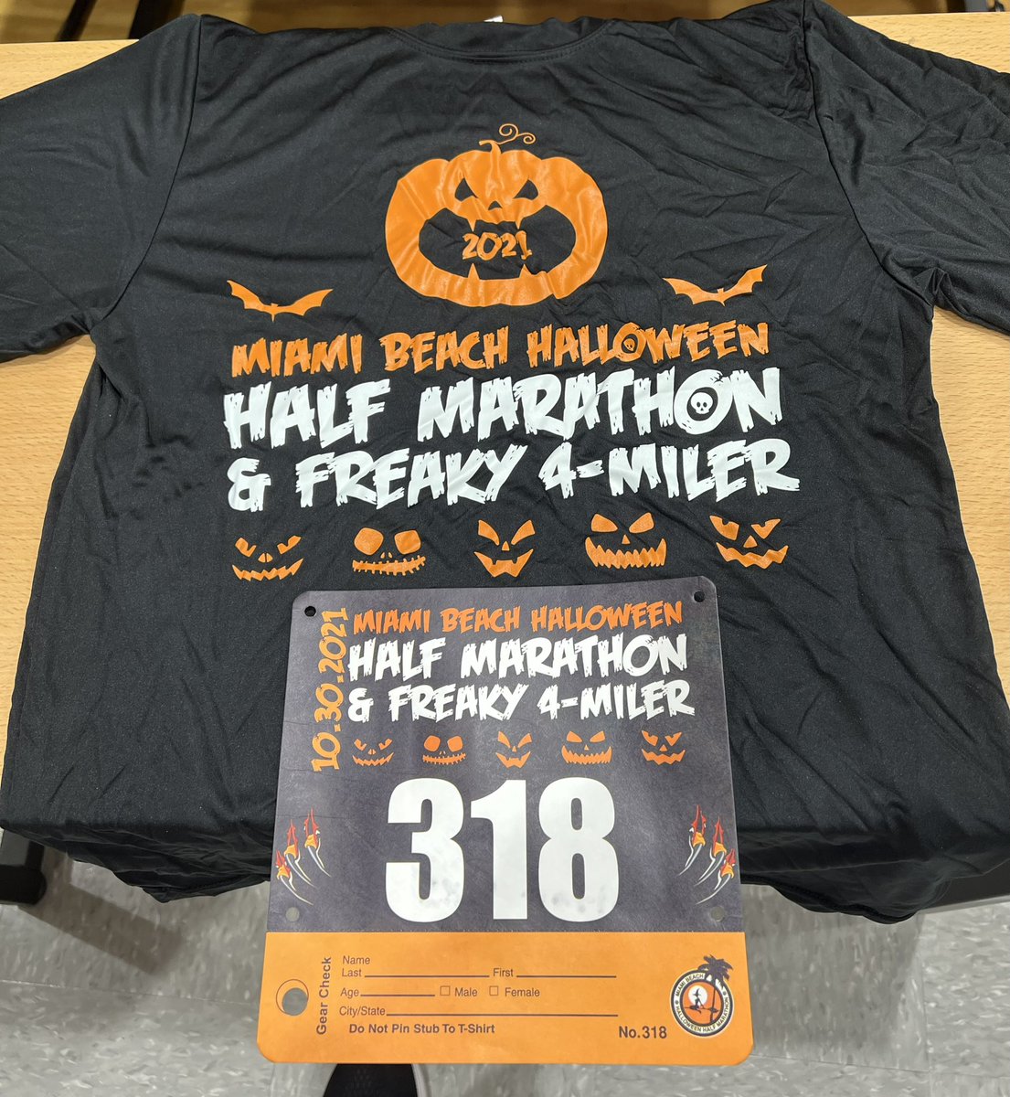walterpaddy's tweet photo. All ready 🏃‍♂️ 🎃 
#miamibeach #halfmarathon https://t.co/Q7jR3VN1Gw