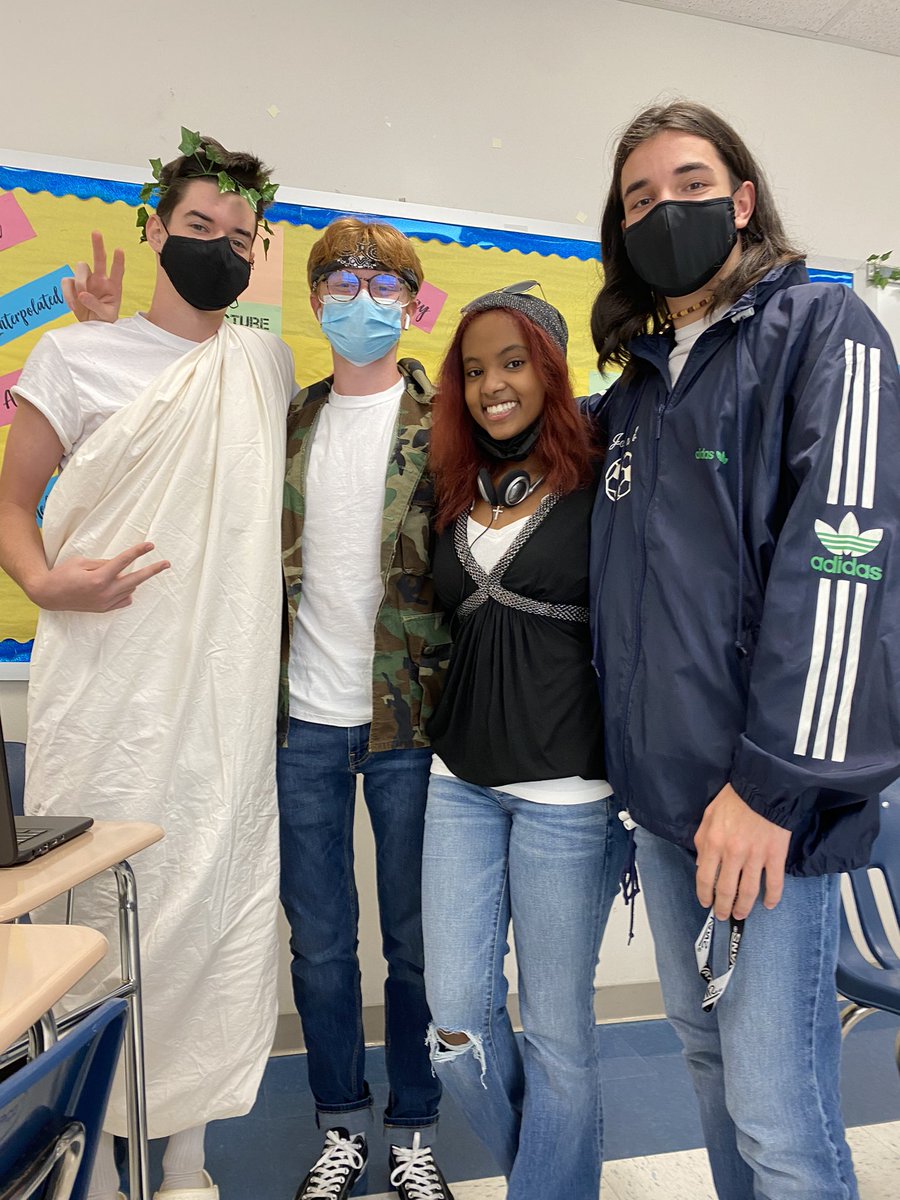 BDanayit's tweet photo. #spookyspirit22 https://t.co/ZdnZhA7FTF