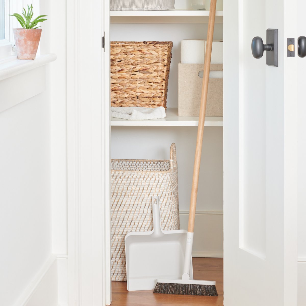 Mujicanada's tweet photo. Conveniently tucked away until you need it.
#muji #mujicanada #cleaningsystem https://t.co/loxhg6hrWC