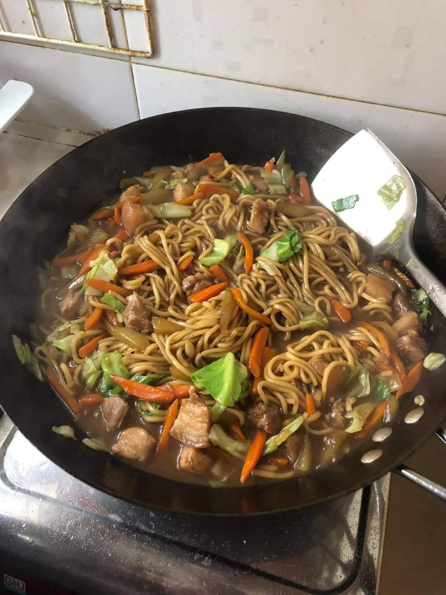 guroclef's tweet photo. Good food for good soul. Need to eat before my reading session. #foodies #psychic #guroclef #like #follow #pansit #canton #Share https://t.co/zygk367i18