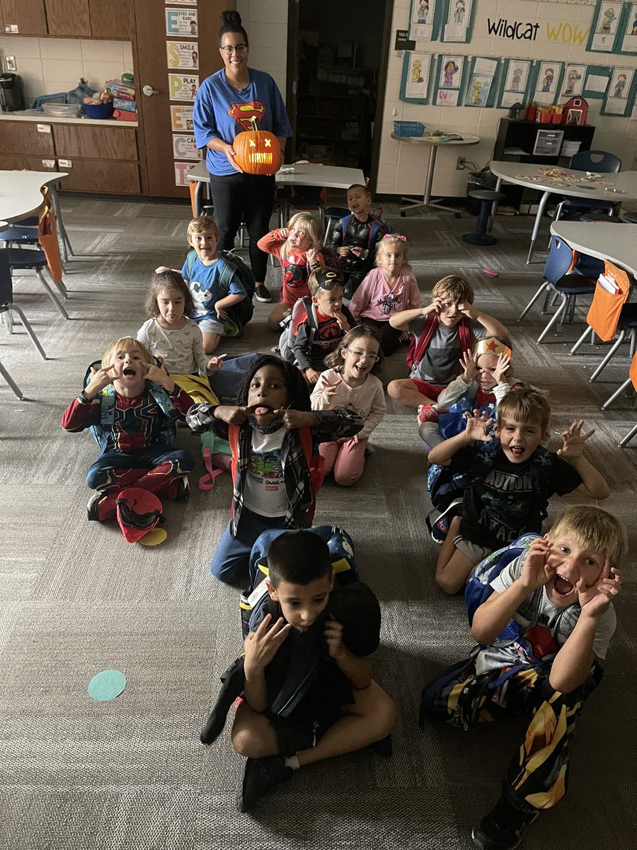 TaylorBocook's tweet photo. All about pumpkins today! 🎃🧡 https://t.co/sNp8jHTmfy