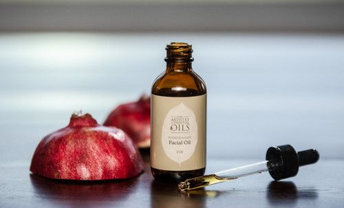 ArtistryOils's tweet photo. Our Pomegranate Anti-Aging Facial Oil embodies the spirit of the pomegranate fruit, helping you shine every single pearl of #radiance from the inside out. Renew your skin and plant the seeds of rejuvenation! https://t.co/qtHz1GmPm4 https://t.co/lMHj6ymKll