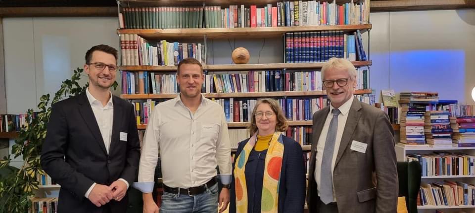 Thorsten Zimmermann (@zimmermanntho) on Twitter photo Endlich wieder Wirtschaftstreff Brühl von Stadt Brühl und @ihkkoeln. Thema Ressourceneffizienz, Kreislaufwirtschaft und CO2-Effizenz - passend im prämierten Gebäude des Gastgebers <a href="/brueneo/">BRÜNEO GmbH</a>. Unternehmen sind Teil der Lösung, die Energiewende erfolgreich zu gestalten. Endlich wieder Wirtschaftstreff Brühl von Stadt Brühl und @ihkkoeln. Thema Ressourceneffizienz, Kreislaufwirtschaft und CO2-Effizenz - passend im prämierten Gebäude des Gastgebers <a href="/brueneo/">BRÜNEO GmbH</a>. Unternehmen sind Teil der Lösung, die Energiewende erfolgreich zu gestalten.