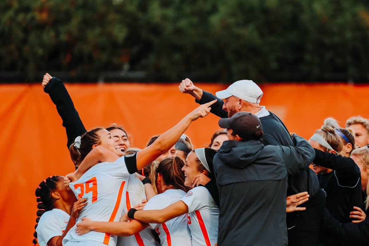 BGSU_Athletics's tweet photo. 𝗥𝗘𝗚𝗨𝗟𝗔𝗥 𝗦𝗘𝗔𝗦𝗢𝗡 𝗖𝗛𝗔𝗠𝗣𝗦
Falcons, how you feel? https://t.co/v9p2uTsyEk