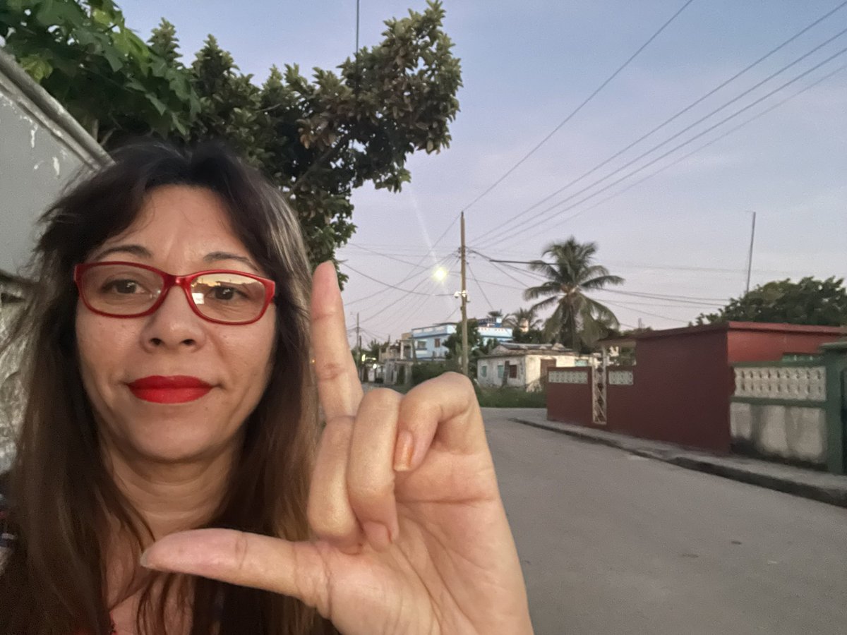 ilianahcuba's tweet photo. Muchas gracias a todos por la solidaridad, esto es #PatriaYVida no podemos seguir viviendo en un país secuestrado por delincuentes, tenemos que elegir políticos que gobiernen para servir al pueblo, basta de delincuentes que secuestran. #NoQueremosMásDictadura #15NCuba https://t.co/7Vhh0hPyxp