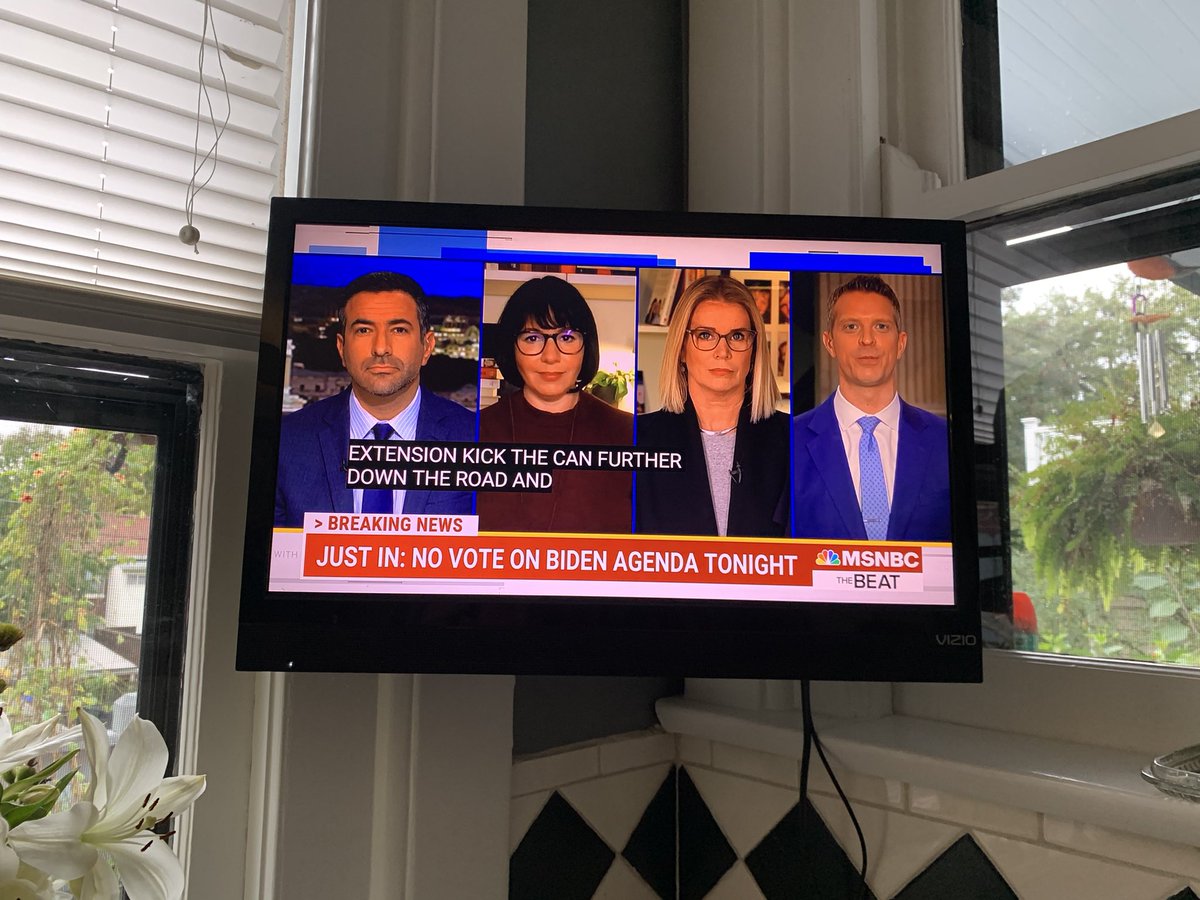 laurendowell's tweet photo. Where’s the Mystery Machine? @MSNBC https://t.co/Gi9RUUh5Xc