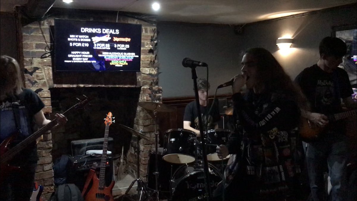 j0sephmcc0rmack's tweet photo. ππππ π πΉππππ ! πΈ
@TylerQ2001 | @UDestiny_Band
#UndamagedDestiny #Conceited #Evelyn #Northamptonshire #UndergroundBand #UnsignedBand #RockBand #RockMusic #GrungeBand #GrungeMusic #Halloween #OpenMicNight https://t.co/E2XdzgR6ZG