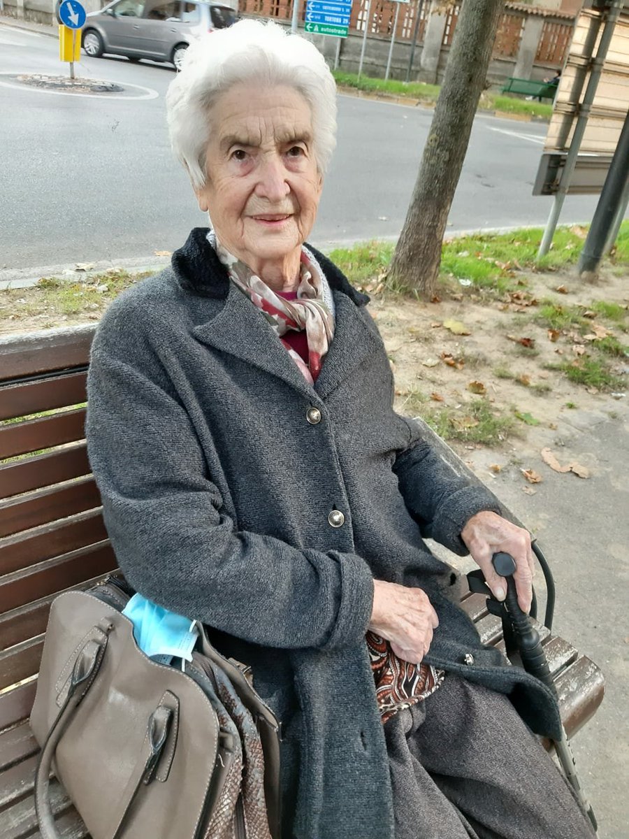 Questa è la mia mamma, signora Martina Colombari, ha 96 anni, curata tempestivamente con le cure domiciliari ( e ha altre patologie). È ancora provata, ma è normale.  Dal covid si guarisce !! Altre sue amiche sono morte dopo vaccino! BASTA FALSITÀ #DRITTOEROVESCIO