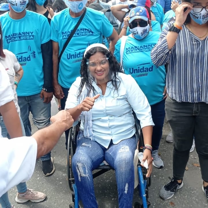 guillerpalacios's tweet photo. #28Oct Más de 5000 personas manifestaron en inicio de campaña en #Barquisimeto con @LuisFlorido y los 9 candidatos a alcalde por el cambio para derrotar #21N a @NicolasMaduro y sus candidatos @HenriFalcon y @AdolfoP_Oficial https://t.co/x6iRSROucV
