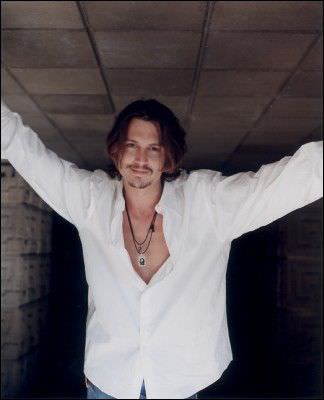 roaringrapids22's tweet photo. "I always felt like a total freak, growing up. I had the feeling of wanting to be accepted but not knowing how to go about being accepted as who I am." #JohnnyDepp 

Photos by Patrick Demarchelier, October 1999. https://t.co/8TYjT9hj7W