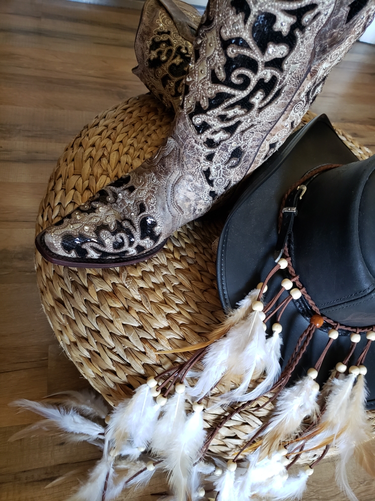 BluMoonGypsies's tweet photo. Loving my new #OkCorral #vacaville boots specially selected for tonight! Excited to bring some #livemusic to #southsanfrancisco 2nite! Eexcited to share our originals and #westcoaststylecountrymusic with ya'll! #bluemoongypsies #bluemoongypsiesband #justmusic #nocomplications https://t.co/n7U3x3PXtM