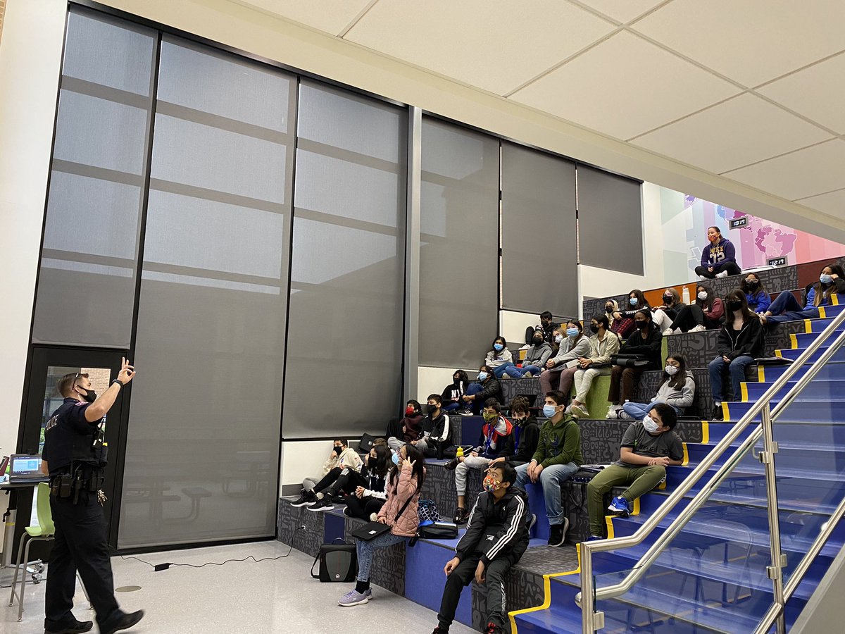 Thank you Officer Regal for speaking to some of <a href="/D63Gemini/">Gemini School</a> PE classes today <a href="/Nilespdil/">Niles Police</a>