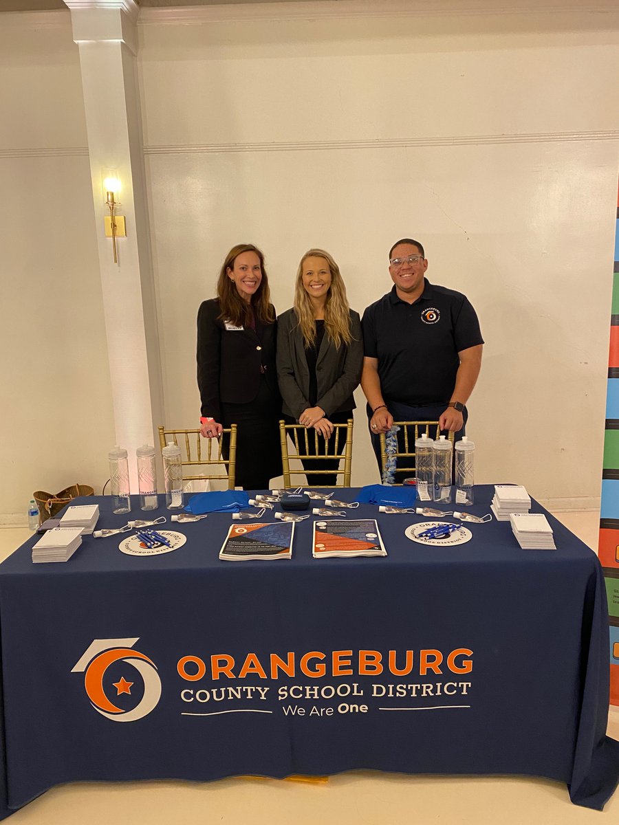 MerryGlenne's tweet photo. Marketing our schools at the Chamber event tonight with our hard-working team! ❤️ #OneOCSD https://t.co/ZAWduYzG0e