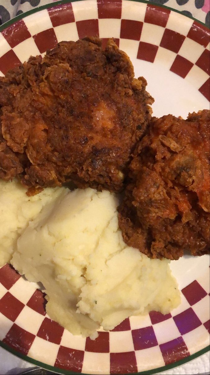 bonafidegem's tweet photo. #friedchicken #garlicmashedpotatoes #foodblogger https://t.co/vQ2NW3S9TO