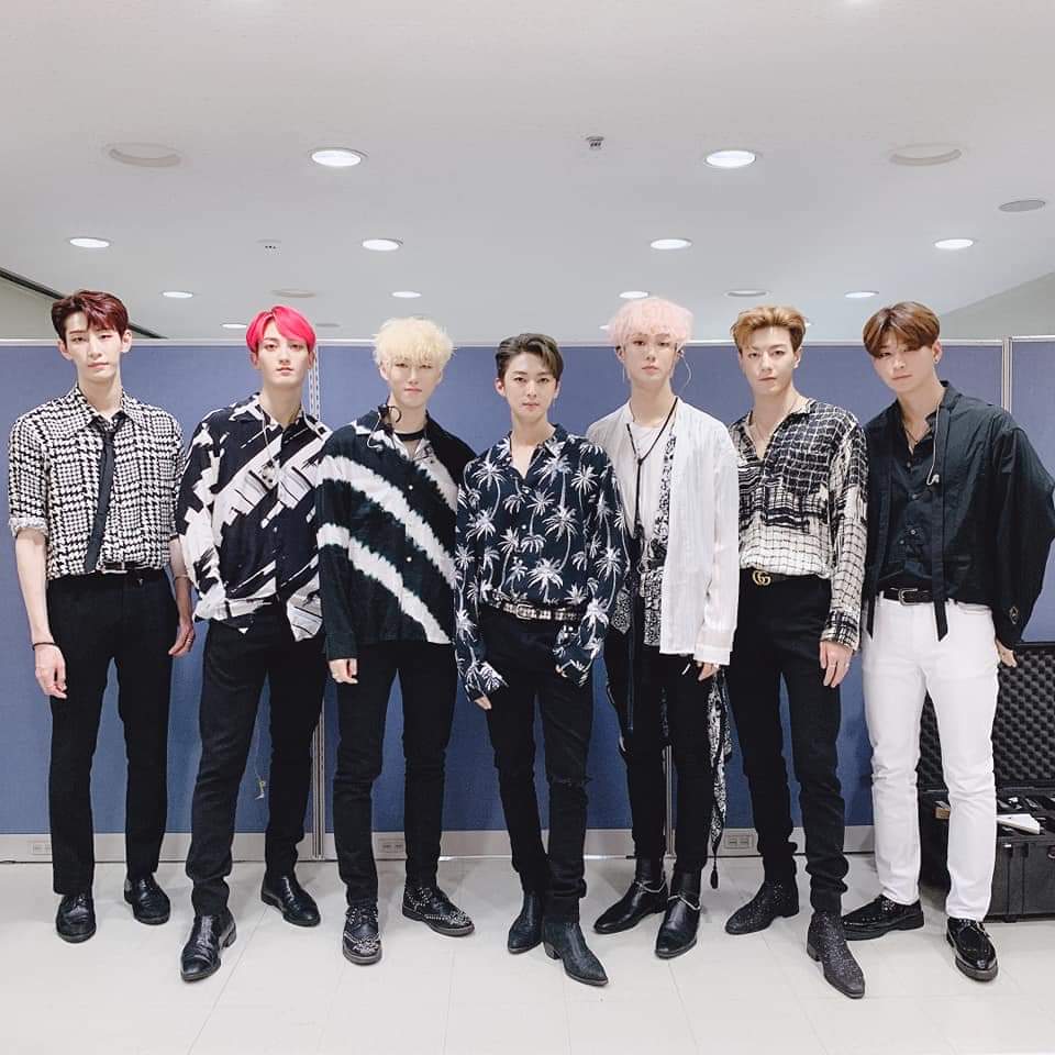 Vav_tw's tweet photo. Aproveché de tomar a los demás nenes de la manita y obligándolos a andar como en trenecito (as a kinder garden's teacher!) posamos gorditos y bonitos para llegar a este fm para celebrar #𝟔𝗠w𝗕𝗔𝗘𝗞백현𝗛𝗬𝗨𝗡. ¡Felicidades!

𝕾pooky #𝐔𝕤𝕒𝕚𝕕𝕒 👻 https://t.co/kVYkljdwhb