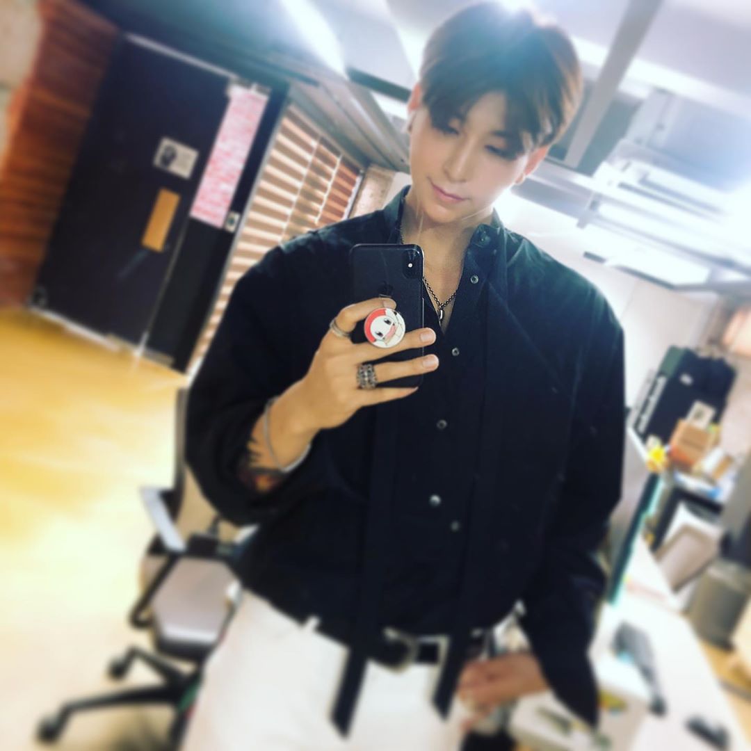 Vav_tw's tweet photo. ¿Hoy? Ando lo más guapo posible para ir al #𝐑ouge𝐕elvetDAY, y aunque vengo llegando un poquito tarde, el #On𝐏eeka𝐁ooMood está en su máximo esplendor haciéndome el fan más grande de todos. ¡Muchas felicidades! Y firmen mi frente, por favor. 

🏖️ 𝕾ummer 𝕶𝚒𝚗𝚐 #𝕾atoshi https://t.co/7y3sieEXua