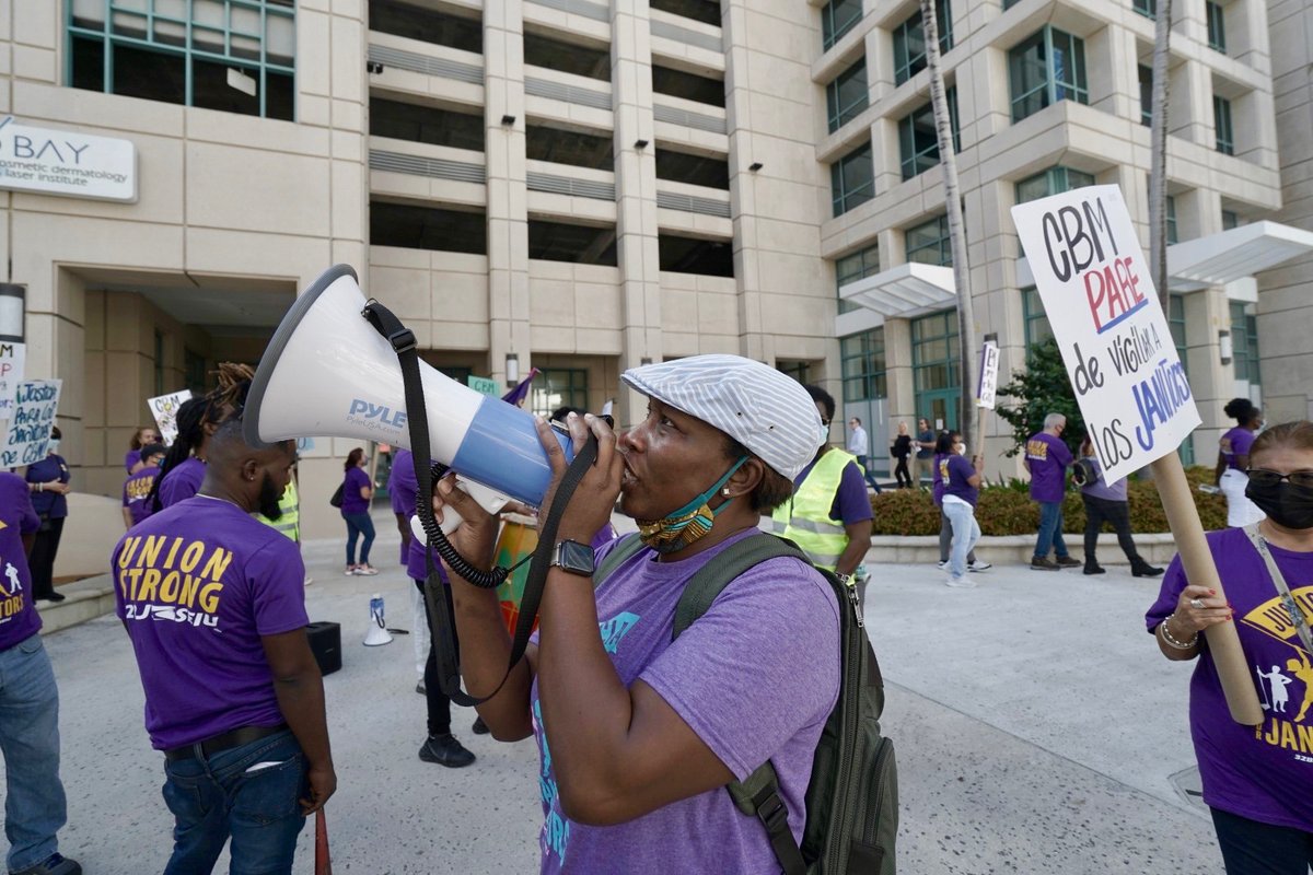 32BJFlorida's tweet photo. Yesterday, @cbmfloridamiami janitors marched &amp; picketed the Las Olas Centre, affiliated w @DeutscheBank, to protest CBM's threats &amp; intimidation over their workers' union activity, as well as poverty wages &amp; lack of #PaidSickDays. The time is NOW for #JusticeforJanitors!💪🏾✊🏿🧹 https://t.co/sVpT8b0AwW