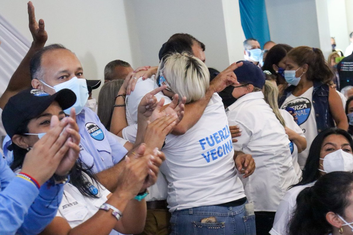 duquegustavoS's tweet photo. #28Oct Así transcurrió el inicio de campaña electoral en nuestro municipio junto a toda la #FuerzaVecinalChacao rumbo al triunfo de #FuerzaVecinal el próximo 21-N.

¡Vecinos, gracias por tanto! 

#VotaFuerzaVecinal
#FuerzaVecinalChacao
#DefendamosLoNuestro https://t.co/z1qPiaJOAO