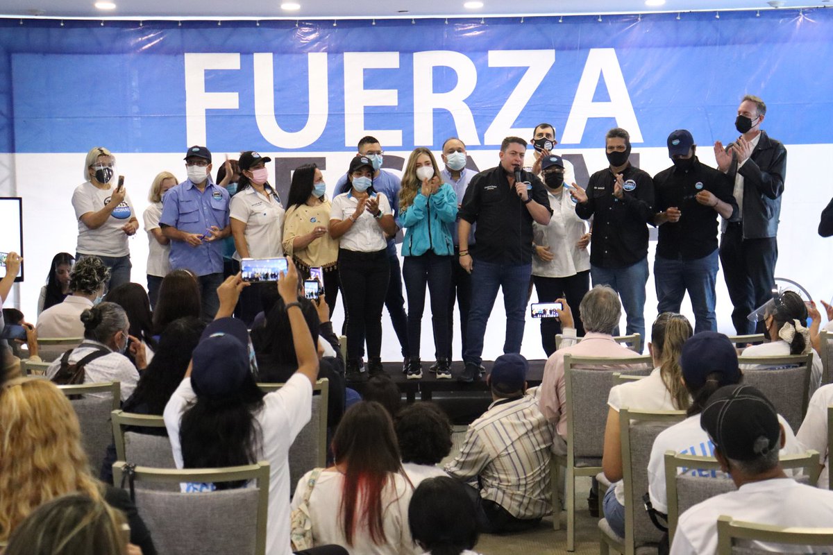 duquegustavoS's tweet photo. #28Oct Así transcurrió el inicio de campaña electoral en nuestro municipio junto a toda la #FuerzaVecinalChacao rumbo al triunfo de #FuerzaVecinal el próximo 21-N.

¡Vecinos, gracias por tanto! 

#VotaFuerzaVecinal
#FuerzaVecinalChacao
#DefendamosLoNuestro https://t.co/z1qPiaJOAO