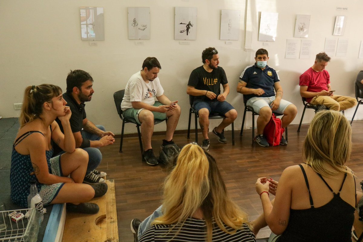 Gestion_TEP's tweet photo. 📍Esta tarde estuvimos en el centro cultural Bernabitti de La Plata conversando con feriantes, artesanxs y artistas callejeros de la zona. 

🔸Durante la reunión se expusieron las distintas problemáticas que afronta cada sector y cómo podríamos ayudarlos desde el Estado. https://t.co/jmYgmcSKkq