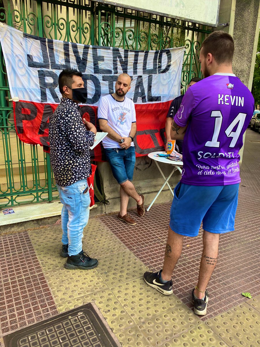 Gonzabarcena90's tweet photo. Seguimos charlando con los vecinos y vecinas de Parque Patricios para escucharlos y conversar cómo podemos seguir mejorando nuestra ciudad 🇵🇱 💪 https://t.co/C6qbiJcDox