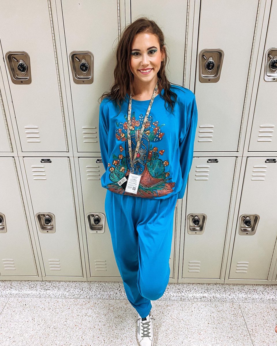 MrsChampionJBMS's tweet photo. Can everyday be Retro Day @JBMS_Bears #drugsareneverinfashion https://t.co/5L6t4ymn36