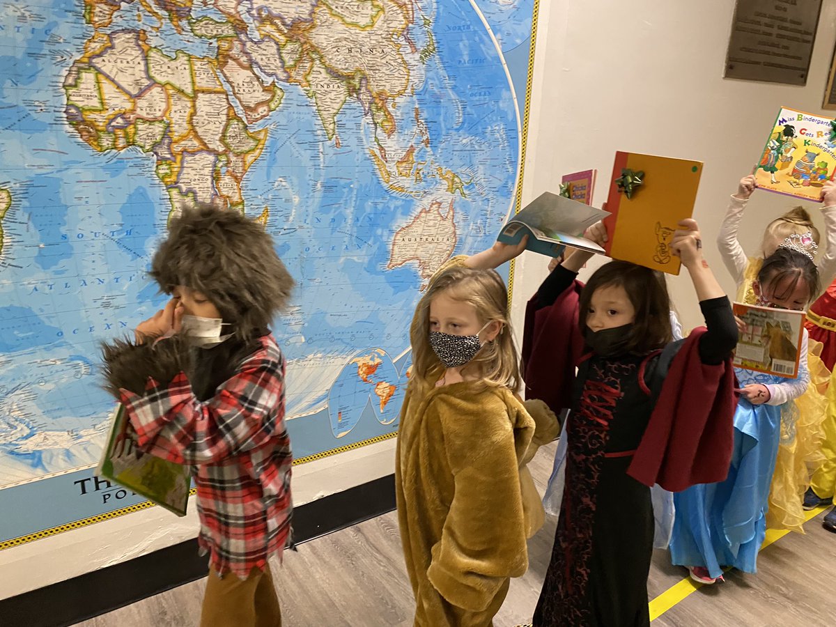 Ingber208's tweet photo. Reading Workshop Celebration:Today we had a book parade to celebrate what great readers we are. We can’t wait to continue on our reading journey. Next stop Reading Super Powers. https://t.co/iydLOB0DrN