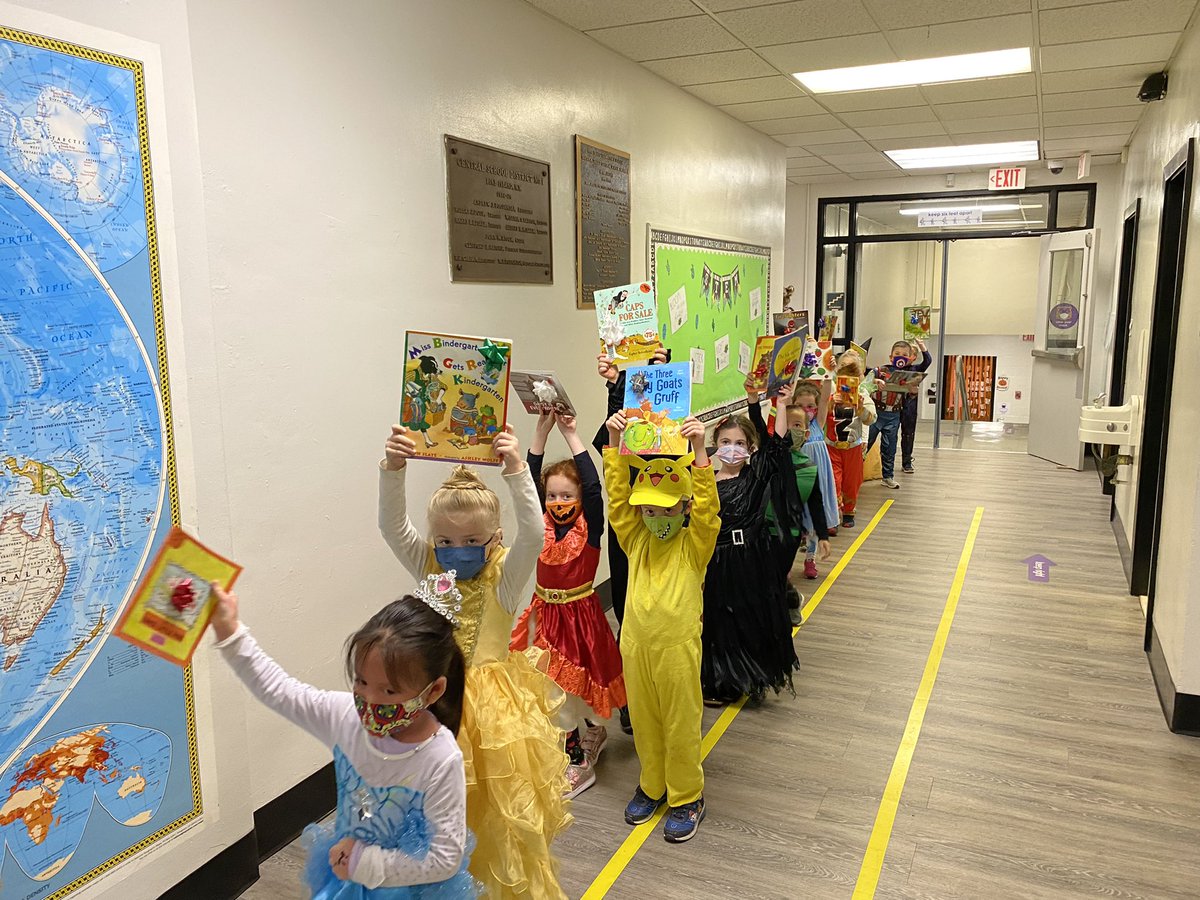 Ingber208's tweet photo. Reading Workshop Celebration:Today we had a book parade to celebrate what great readers we are. We can’t wait to continue on our reading journey. Next stop Reading Super Powers. https://t.co/iydLOB0DrN